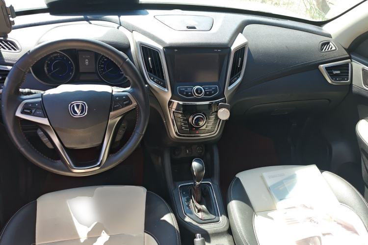 Used CHANGAN CS35 2017 1.6L Automatic Luxury Model Center Console