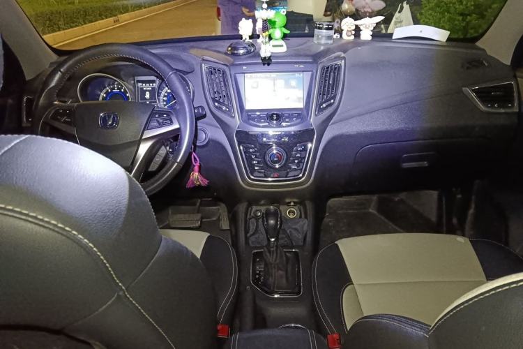 Used CHANGAN CS35 2017 1.6L Automatic Luxury Model Center Console