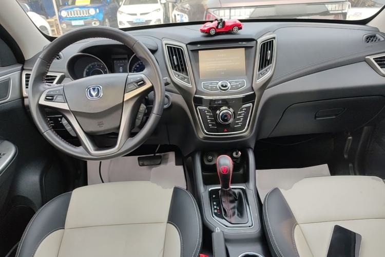 Used CHANGAN CS35 2017 1.6L Automatic Luxury Model Center Console