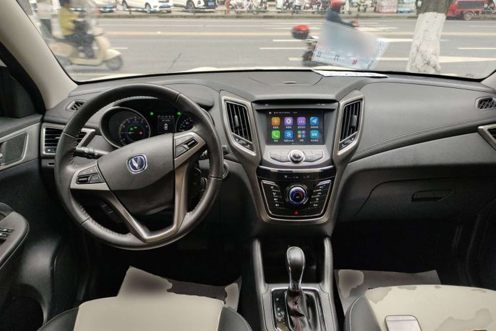 Used CHANGAN CS35 2017 1.6L Automatic Luxury Model Center Console