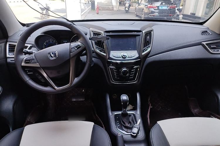 Used CHANGAN CS35 2017 1.6L Automatic Luxury Model Center Console
