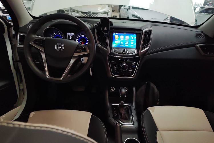 Used CHANGAN CS35 2017 1.6L Automatic Luxury Model Center Console