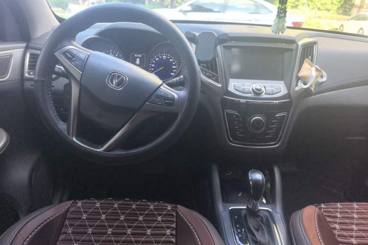 Used CHANGAN CS35 2017 1.6L Automatic Luxury Model Center Console