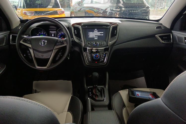 Used CHANGAN CS35 2017 1.6L Automatic Luxury Model Center Console