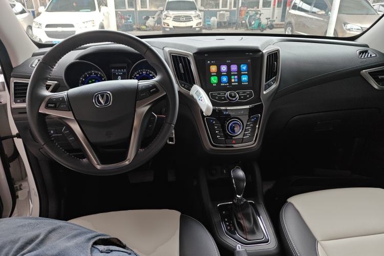 Used CHANGAN CS35 2017 1.6L Automatic Luxury Model Center Console