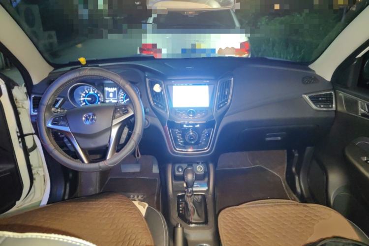 Used CHANGAN CS35 2017 1.6L Automatic Luxury Model Center Console