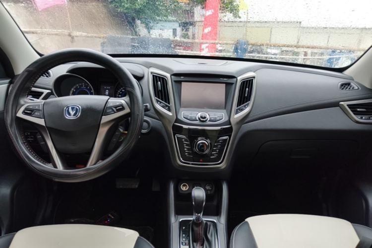 Used CHANGAN CS35 2017 1.6L Automatic Luxury Model Center Console