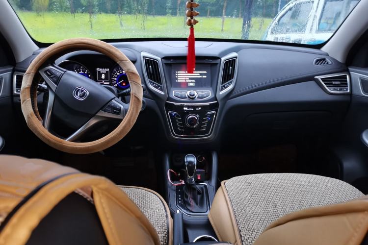 Used CHANGAN CS35 2017 1.6L Automatic Luxury Model Center Console
