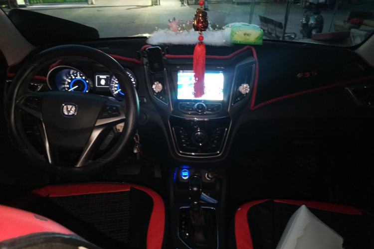 Used CHANGAN CS35 2017 1.6L Automatic Luxury Model Center Console