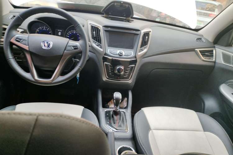 Used CHANGAN CS35 2017 1.6L Automatic Luxury Model Center Console