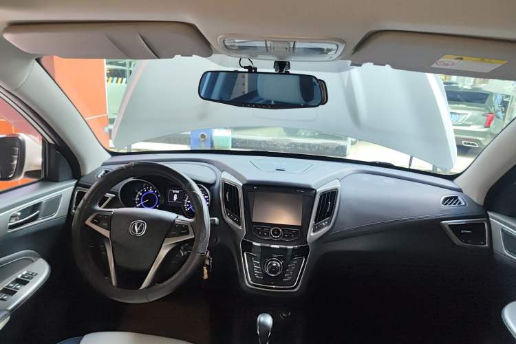 Used CHANGAN CS35 2017 1.6L Automatic Luxury Model Center Console