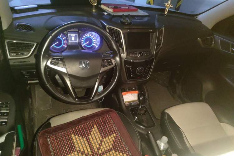Used CHANGAN CS35 2017 1.6L Automatic Luxury Model Center Console