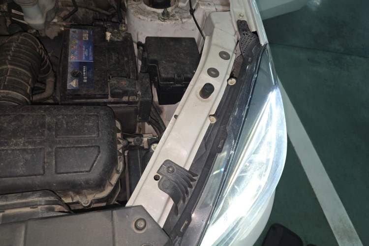 Used CHANGAN CS35 2017 1.6L Manual Luxury Model Engine Bay Left