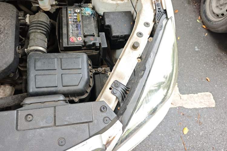 Used CHANGAN CS35 2017 1.6L Automatic Luxury Model Engine Bay Left