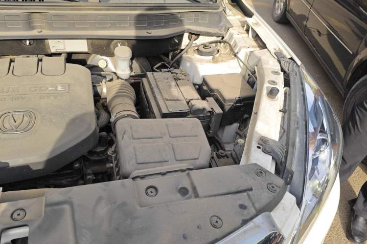 Used CHANGAN CS35 2017 1.6L Automatic Luxury Model Engine Bay Left
