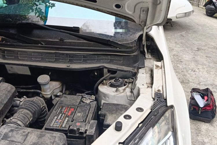Used CHANGAN CS35 2017 1.6L Manual Luxury Model Engine Bay Left