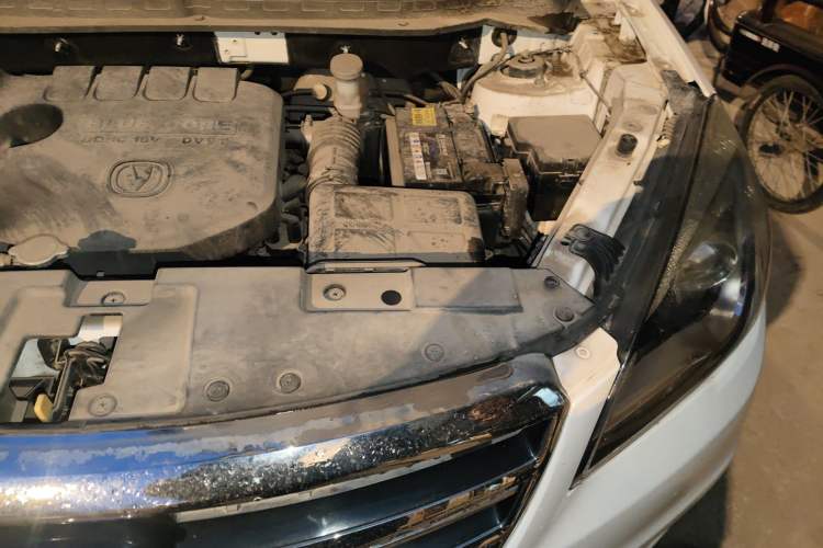 Used CHANGAN CS35 2017 1.6L Manual Luxury Model Engine Bay Left