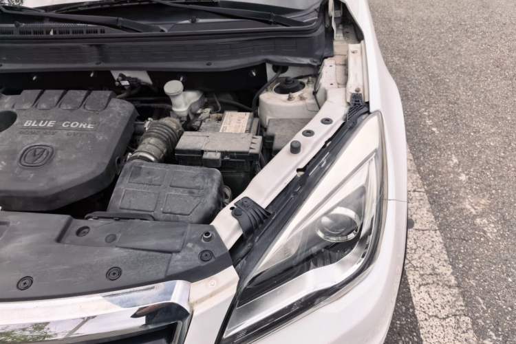Used CHANGAN CS35 2017 1.6L Manual Luxury Model Engine Bay Left