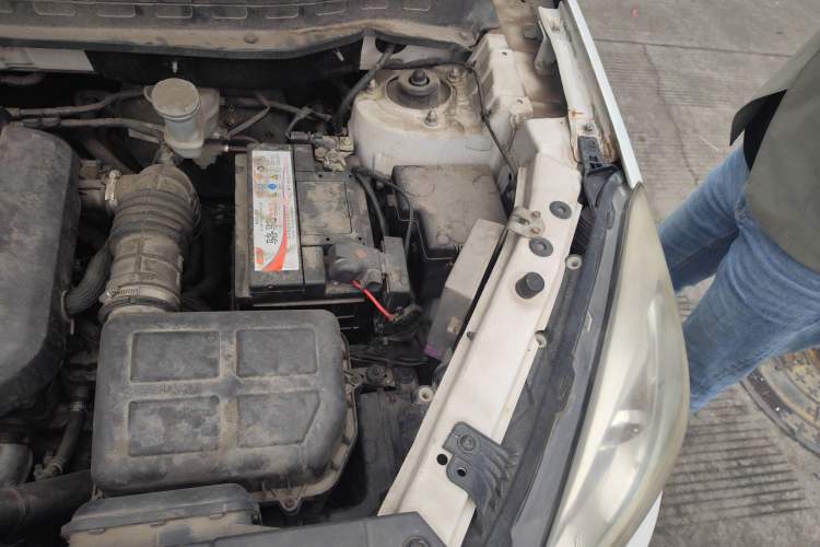 Used CHANGAN CS35 2017 1.6L Manual Luxury Model Engine Bay Left