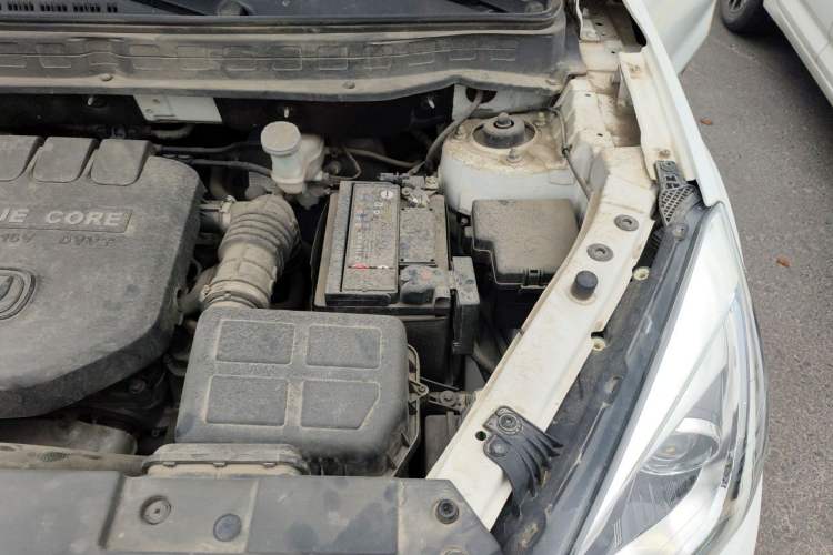 Used CHANGAN CS35 2017 1.6L Manual Luxury Model Engine Bay Left