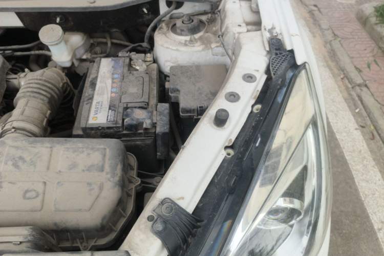 Used CHANGAN CS35 2017 1.6L Manual Luxury Model Engine Bay Left