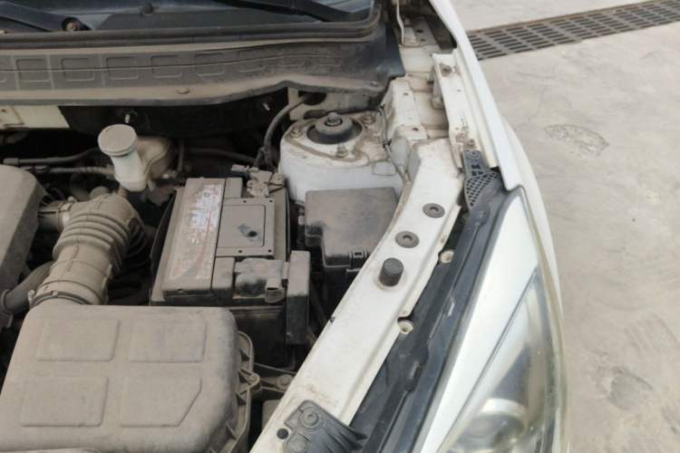 Used CHANGAN CS35 2017 1.6L Manual Luxury Model Engine Bay Left