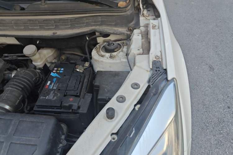 Used CHANGAN CS35 2017 1.6L Manual Luxury Model Engine Bay Left