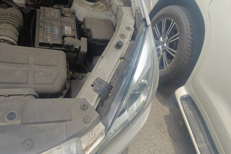 Used CHANGAN CS35 2017 1.6L Automatic Luxury Model Engine Bay Left