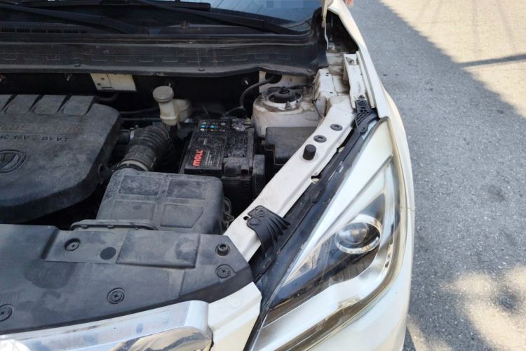 Used CHANGAN CS35 2017 1.6L Manual Luxury Model Engine Bay Left
