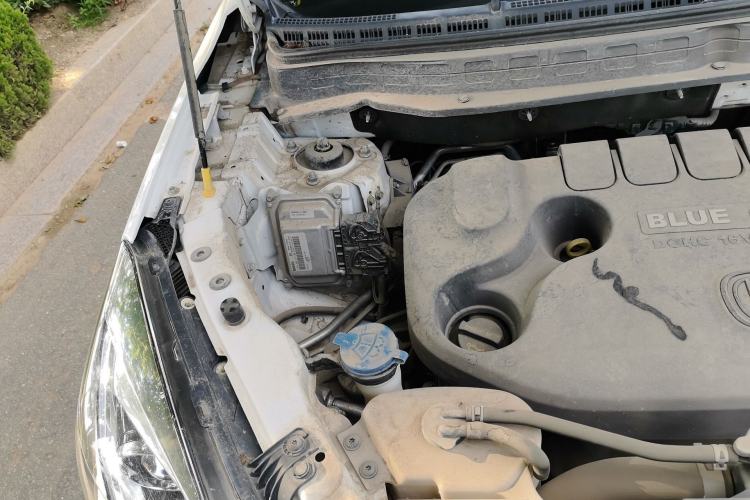 Used CHANGAN CS35 2017 1.6L Manual Luxury Model Engine Bay Right