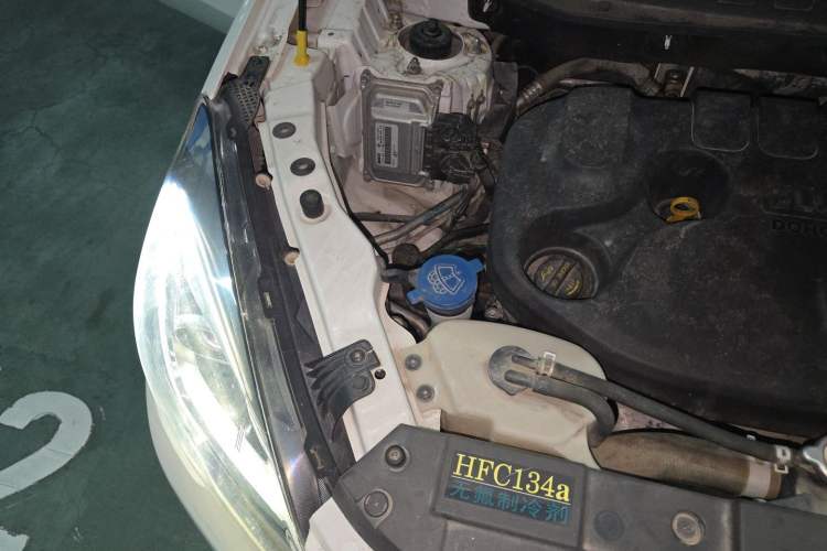 Used CHANGAN CS35 2017 1.6L Manual Luxury Model Engine Bay Right