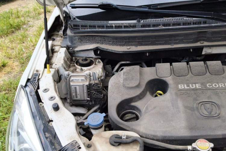 Used CHANGAN CS35 2017 1.6L Manual Luxury Model Engine Bay Right