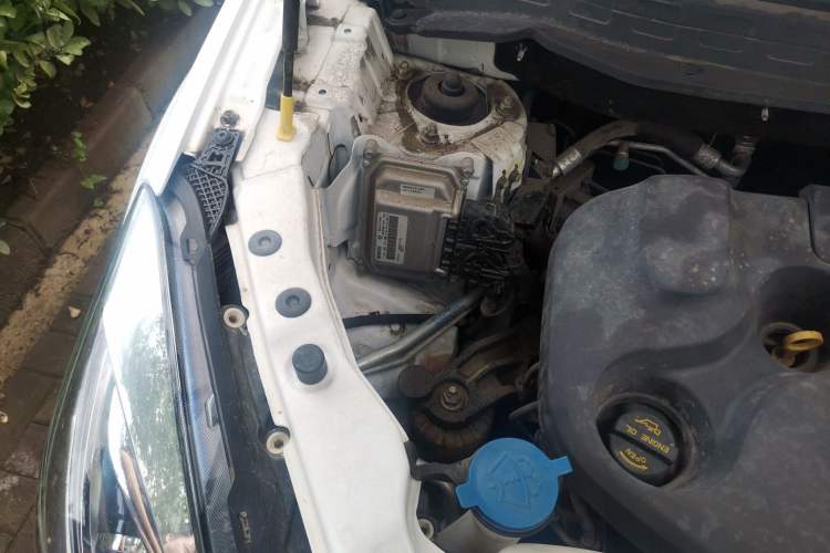 Used CHANGAN CS35 2017 1.6L Manual Luxury Model Engine Bay Right