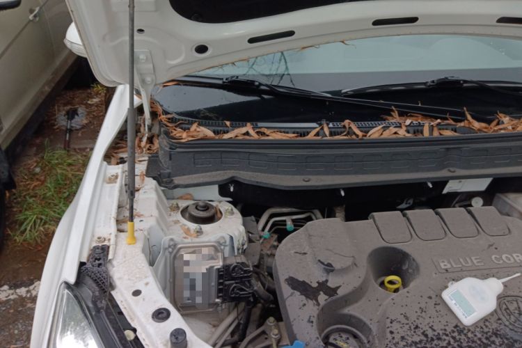 Used CHANGAN CS35 2017 1.6L Manual Luxury Model Engine Bay Right