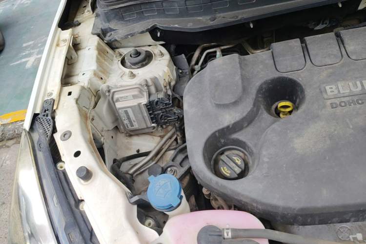 Used CHANGAN CS35 2017 1.6L Manual Luxury Model Engine Bay Right