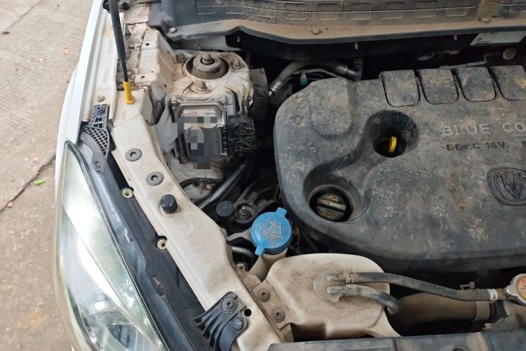 Used CHANGAN CS35 2017 1.6L Manual Luxury Model Engine Bay Right