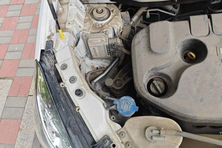 Used CHANGAN CS35 2017 1.6L Manual Luxury Model Engine Bay Right