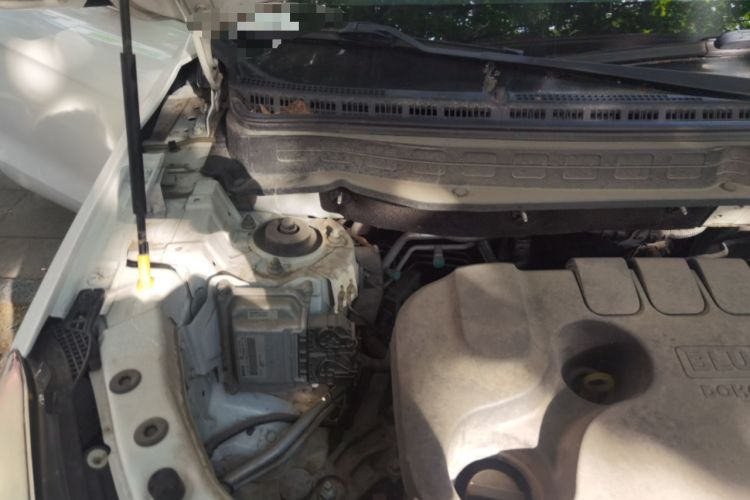 Used CHANGAN CS35 2017 1.6L Automatic Luxury Model Engine Bay Right
