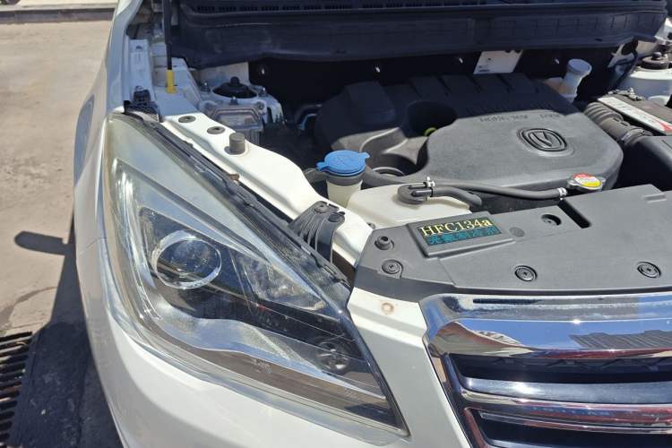 Used CHANGAN CS35 2017 1.6L Manual Luxury Model Engine Bay Right