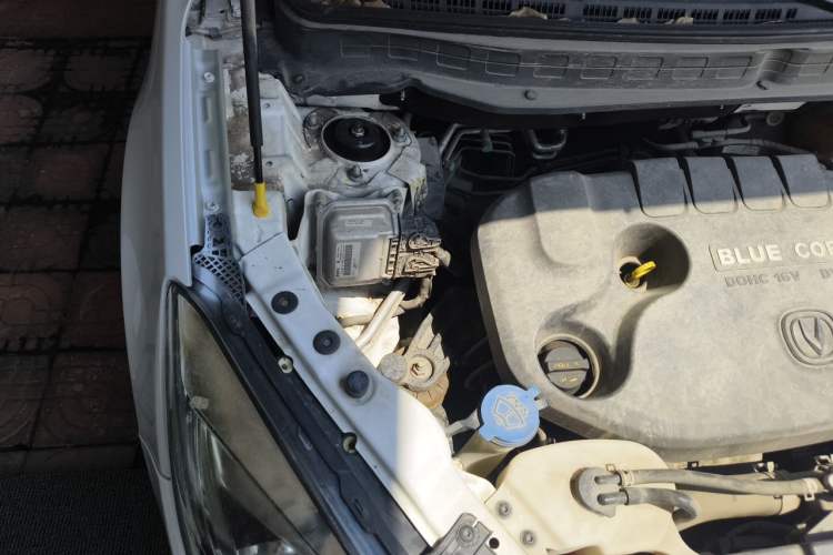 Used CHANGAN CS35 2017 1.6L Automatic Luxury Model Engine Bay Right