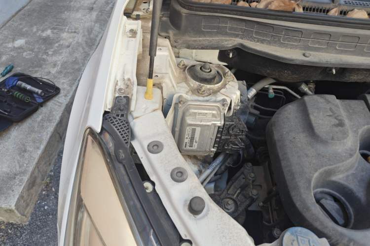 Used CHANGAN CS35 2017 1.6L Manual Luxury Model Engine Bay Right