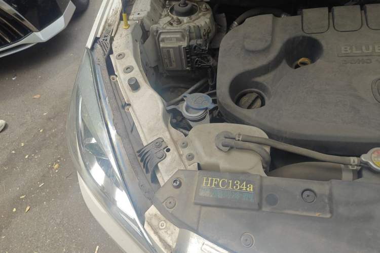 Used CHANGAN CS35 2017 1.6L Automatic Luxury Model Engine Bay Right