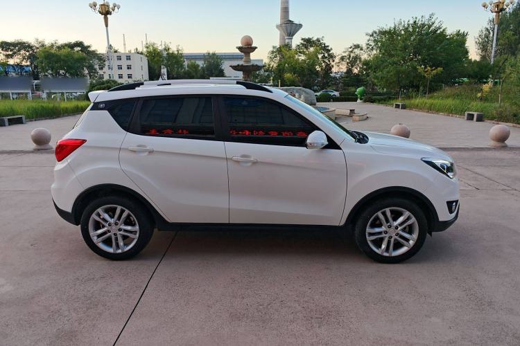 Used CHANGAN CS35 2017 1.6L Manual Luxury Model Exterior 2