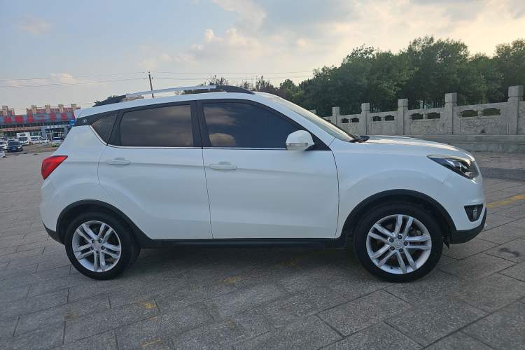 Used CHANGAN CS35 2017 1.6L Automatic Luxury Model Exterior 2