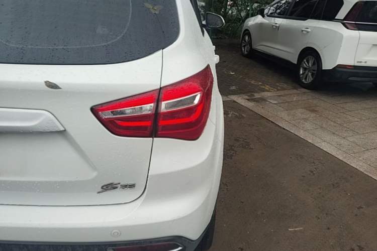 Used CHANGAN CS35 2017 1.6L Manual Luxury Model Exterior 3