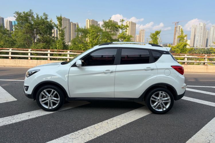 Used CHANGAN CS35 2017 1.6L Manual Luxury Model Exterior 3