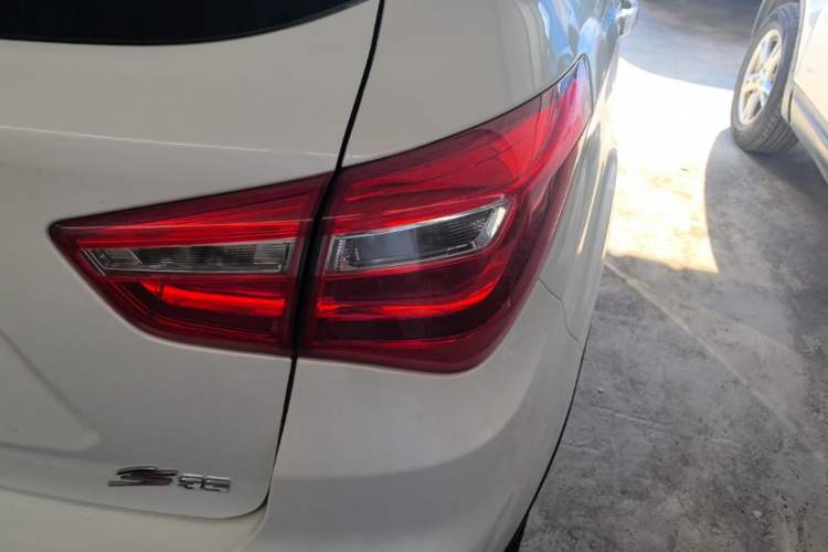 Used CHANGAN CS35 2017 1.6L Automatic Luxury Model Exterior 3
