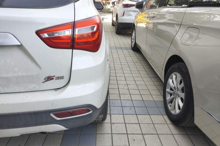 Used CHANGAN CS35 2017 1.6L Manual Luxury Model Exterior 3