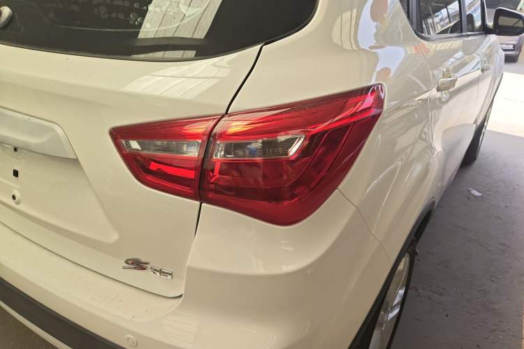 Used CHANGAN CS35 2017 1.6L Manual Luxury Model Exterior 3