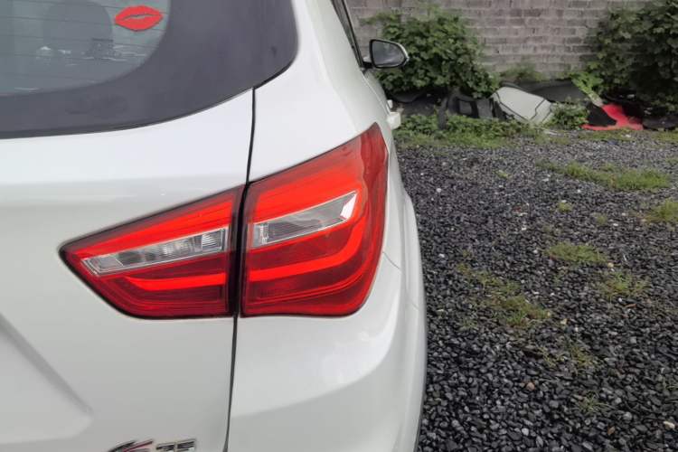 Used CHANGAN CS35 2017 1.6L Manual Luxury Model Exterior 3